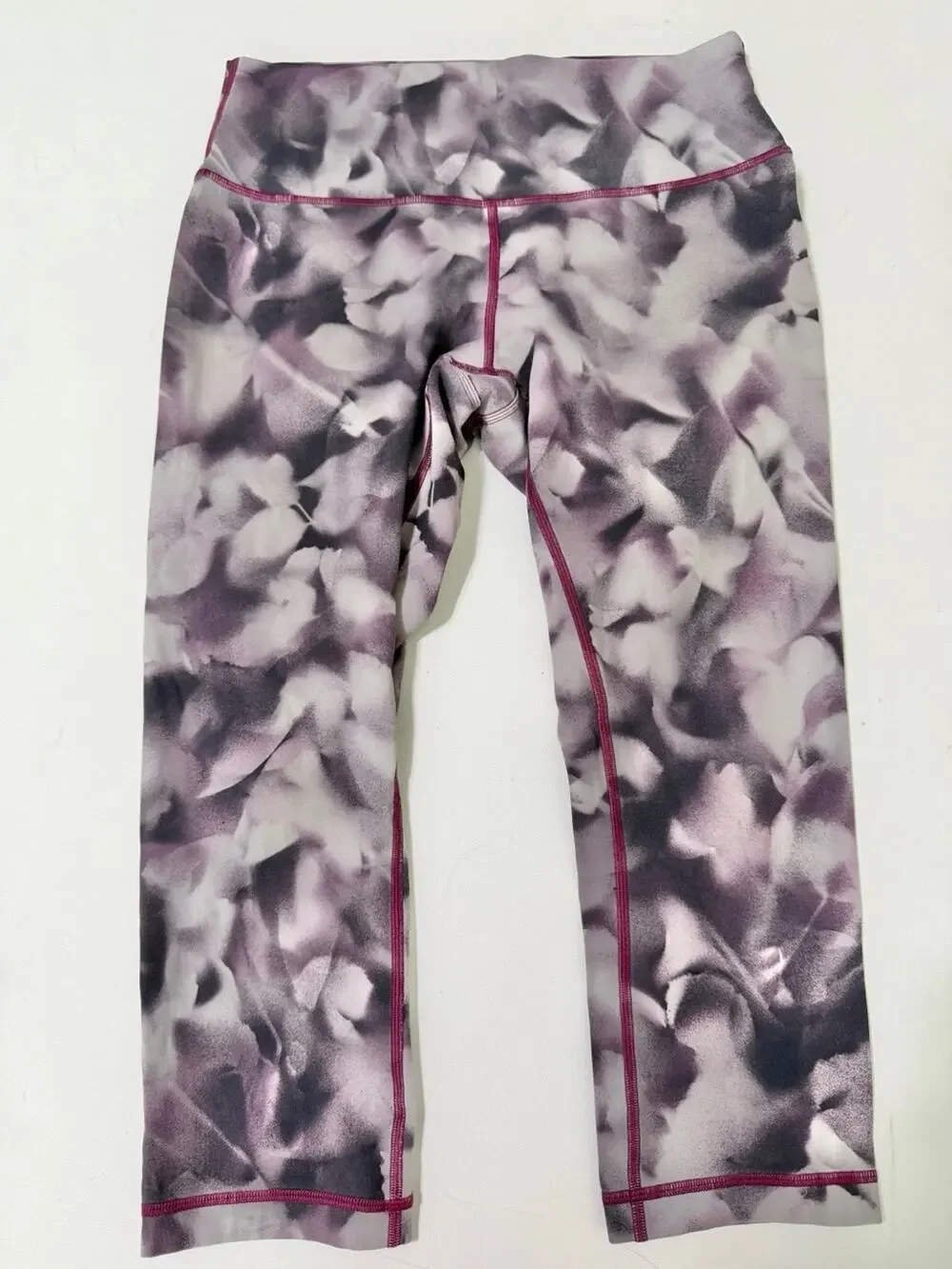 lululemon athletica Wunder Under Purple Marble Print 21” Crop Leggings size 10